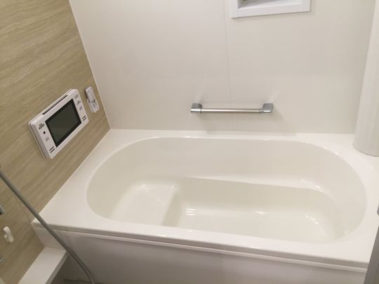 キッチン - 私自身は男性ですが…} - ルームシェアルームメイト