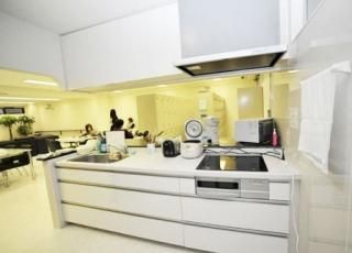 キッチン - ■板橋駅4分■新築最安25000円} - ルームシェアルームメイト