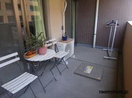 ベランダ - 快適、綺麗、横浜、東京へのアクセス抜群} - ルームシェアルームメイト
