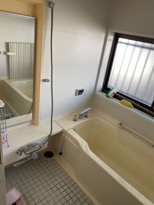 風呂 - 戸建てシェアハウス、電気ガス水道光熱費込み} - ルームシェアルームメイト