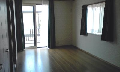 個室 - rooms and common area for rent, near ristumeikan school, uji city, kyotoTitle: Room(s) available near Ristumeikan Jr/High School, Uji City, Kyoto　京都府宇治市　立命館中・高校近くの高級住宅街にある新築の家を貸します} - ルームシェアルームメイト