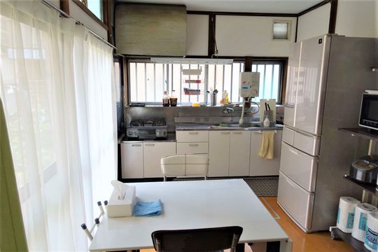 キッチン - 他方面へのアクセスが便利！溝ノ口の駅から徒歩８分の一軒家でルームメイトを募集します。} - ルームシェアルームメイト