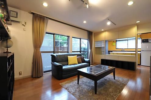 リビング - 1ヶ月家賃off中！我が家のラウンジに留学しませんか？アットホームで温かい国際的シェアハウスです:D} - ルームシェアルームメイト