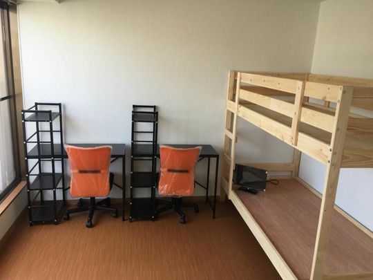 個室 - 山手線「御徒町」駅から徒歩４分！半年契約で初月家賃が17,000円！} - ルームシェアルームメイト