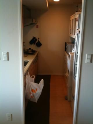 キッチン - 部屋貸します（３ＬＤＫの２部屋）} - ルームシェアルームメイト