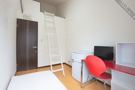 個室 - 地下鉄赤塚駅・徒歩6分　ワンランク上の激安新築ゲストハウス！！全部屋ロフト付き！} - ルームシェアルームメイト