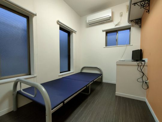 個室 - 横浜市中区シェアハウス} - ルームシェアルームメイト