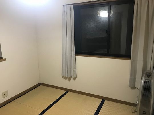 個室 - ヨガレッスン無料　女性限定} - ルームシェアルームメイト