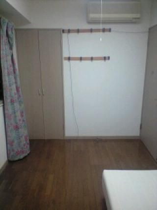 個室 - 女性のみ！３ＬＤＫを3人でシェアしています。} - ルームシェアルームメイト