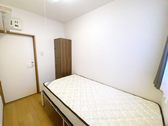 個室 - LAFESTA横浜元住吉　初回契約11か月で家賃2か月分フリーレントキャンペーン実施中！} - ルームシェアルームメイト