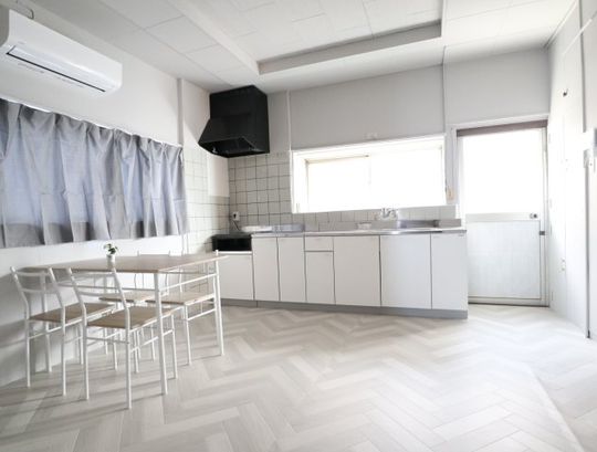 キッチン - 大阪・京都へ30分！新規シェアハウス第1号の住人さん募集} - ルームシェアルームメイト