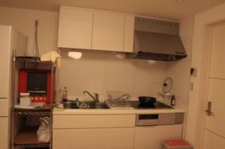 キッチン - 新築、新井薬師駅から徒歩1分！シェアハウスです！個室あり！} - ルームシェアルームメイト