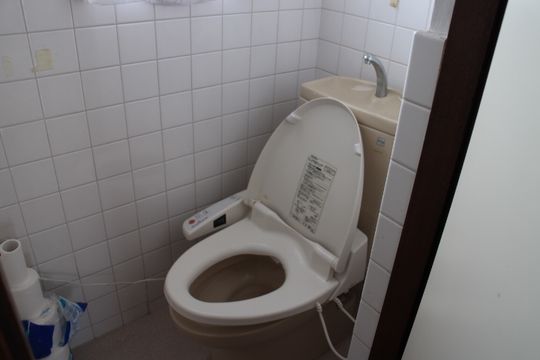 トイレ - しぇありびんぐ小平} - ルームシェアルームメイト