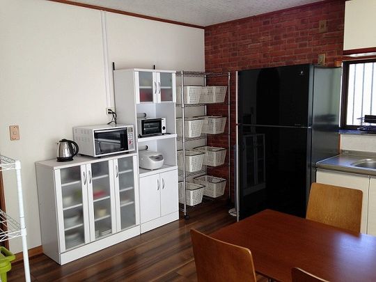 キッチン - JR横須賀線 横須賀駅 京急本線 逸見駅徒歩10分 2015年新規オープンシェアハウス} - ルームシェアルームメイト