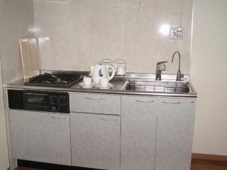 キッチン - 横浜駅近☆女性のみ募集} - ルームシェアルームメイト