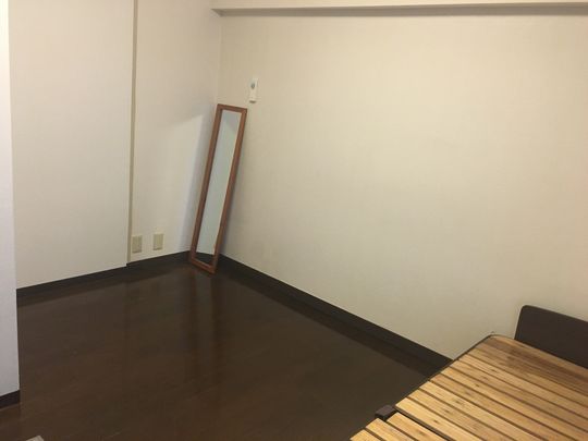 個室 - 浜松町駅徒歩6分のシェアハウス(女性専用)、1部屋4月よりご入居様募集です!（即入居可）} - ルームシェアルームメイト