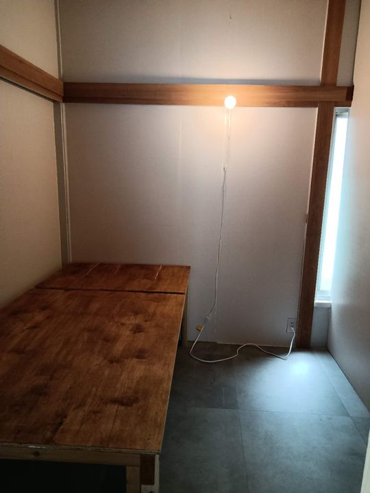 キッチン - 個室、家賃2万7千円、西武新宿線の新井薬師前駅まで徒歩７分。} - ルームシェアルームメイト