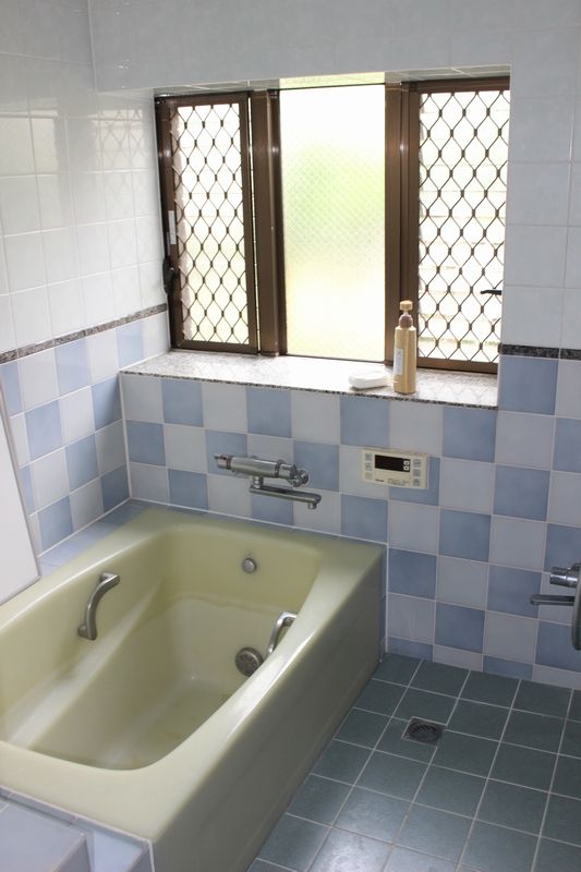 風呂 - 45,000円光熱費込み、東急田園都市線梶ヶ谷駅より徒歩12分、2名入居中} - ルームシェアルームメイト