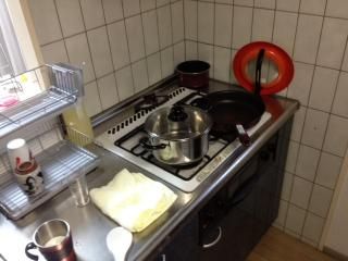 キッチン - 黒川駅徒歩5分　名城公園にも近いです。} - ルームシェアルームメイト