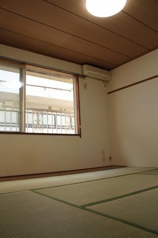 個室 - 渋谷から最寄り駅まで15分　7畳個室35000円} - ルームシェアルームメイト