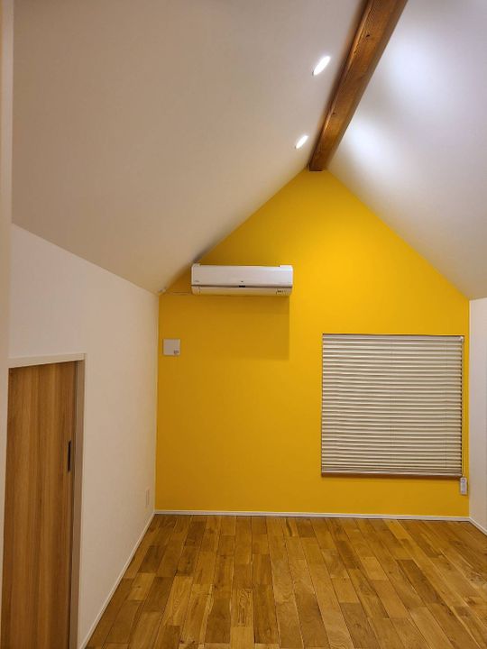 個室 - 新築一軒家の一部屋空いてます} - ルームシェアルームメイト