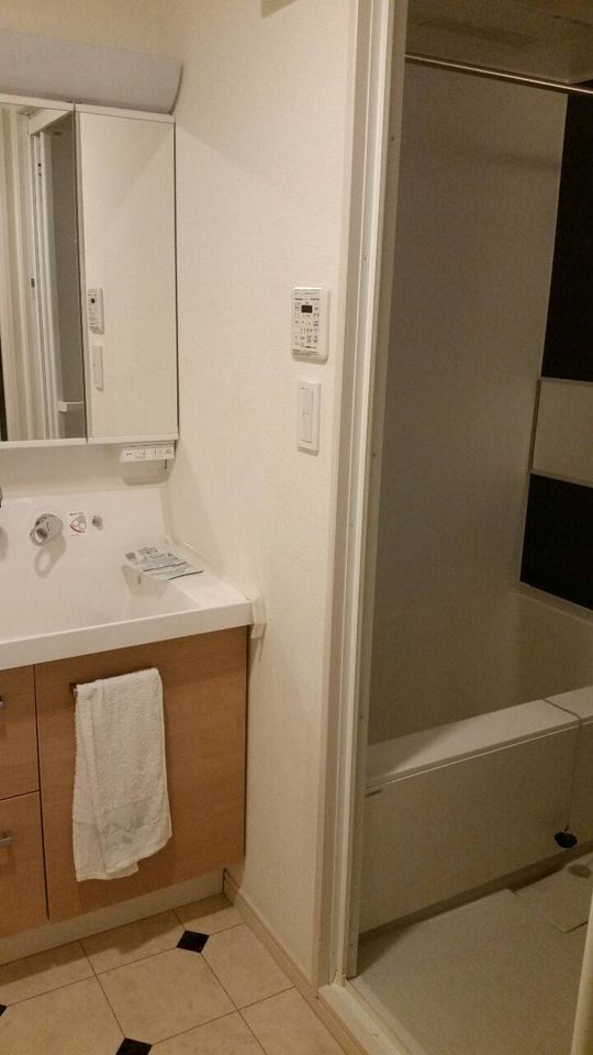 シャワー - 女性のルームメイト募集します。} - ルームシェアルームメイト