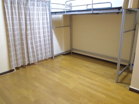 ベッド - 初期費用０円！ 渋谷区 千駄ヶ谷駅 国立競技場駅 徒歩3分‼︎ 閑静な人気エリア} - ルームシェアルームメイト