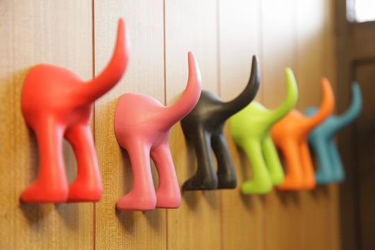 玄関 - ★初月家賃無料キャンペーン中♪★女性限定鍵付個室34000円～★新宿・渋谷まで30分★シェアハウスには超希少な室内にミニキッチン・冷蔵庫付で便利♪♪} - ルームシェアルームメイト