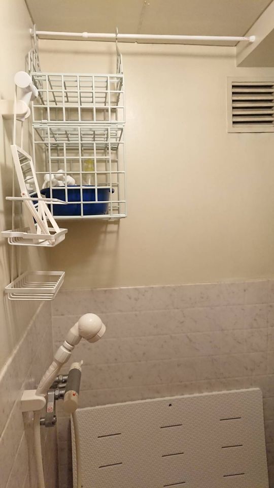 収納 - 南青山　働く人の宿泊施設(女性限定)} - ルームシェアルームメイト