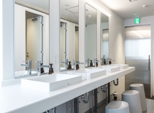 シャワー - 【UNPLAN Shinjuku】 JR新宿駅にもアクセス可能で便利！朝食込み} - ルームシェアルームメイト