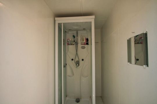シャワー - ≪新宿区≫早稲田大学、早稲田駅、西早稲田駅、高田馬場駅、コンビニ近く、ゲストハウス　キャンペーン価格実施中！} - ルームシェアルームメイト