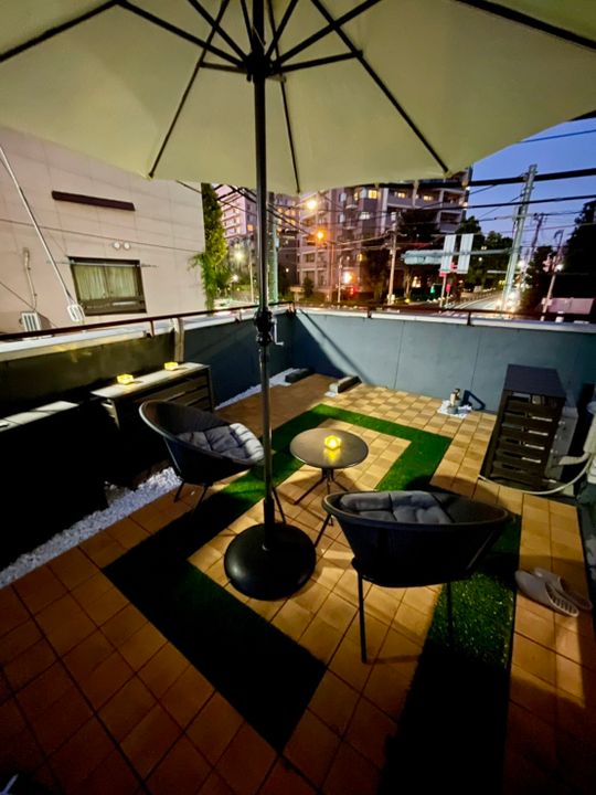 ベランダ - 杉並区方南町で「男性1名」「女性1名」シェアハウス可能な方を募集中です！WEB制作やマーケティング、事業デザインなど、無料で学習&実践サポートもしてます。} - ルームシェアルームメイト