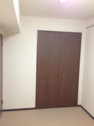 個室 - 都内　個室　6畳} - ルームシェアルームメイト