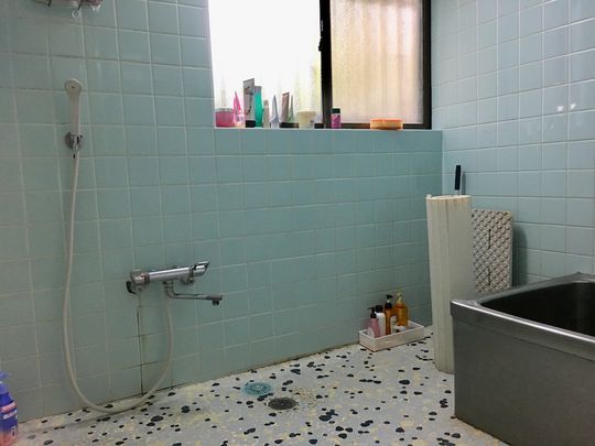 風呂 - 【ルームメイト募集】阿佐ヶ谷駅徒歩5分、家賃5万、家具完備！刺激的な毎日付き！} - ルームシェアルームメイト