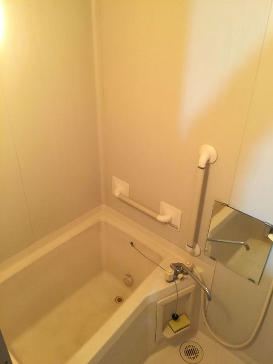風呂 - ★〜駅徒歩5分、ペットと暮らせるシェアハウスです〜} - ルームシェアルームメイト