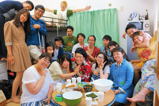 シェアメイト - 【中央沿線4.5万円〜】人と暮らしを大事にする個人経営シェアハウス} - ルームシェアルームメイト