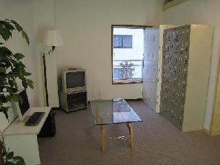 リビング - 新感覚！カプセル風ゲストハウス} - ルームシェアルームメイト