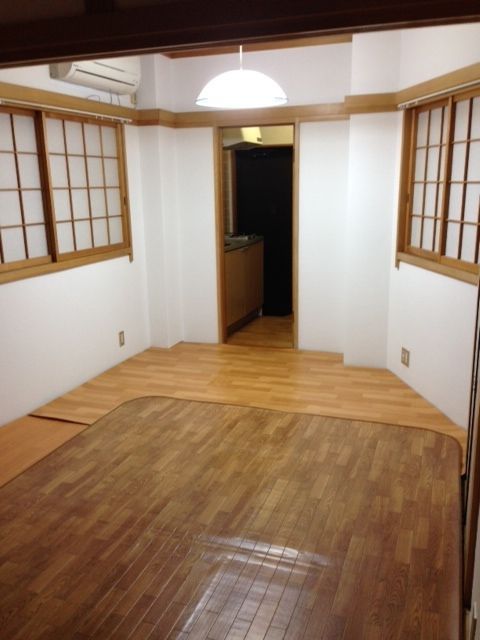 個室 - 駅徒歩1分！　人気の赤羽圏内、広々7.5帖キッチン付きの個室です} - ルームシェアルームメイト