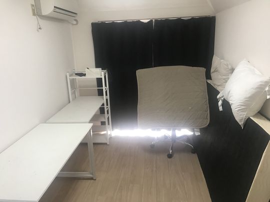 個室 - 急募※即入居可} - ルームシェアルームメイト