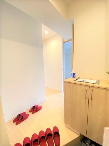 玄関 - 新規募集！世田谷区若林・2路線可能（下北・三茶も歩いていける）猫アレルギーがない方、募集！} - ルームシェアルームメイト