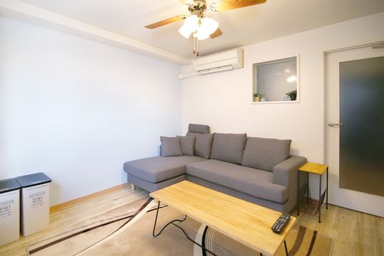 キッチン - 駅から徒歩15秒！新宿まで７分 3万円代！　デザイナーズ・シェアハウス☆　男女募集中です！} - ルームシェアルームメイト