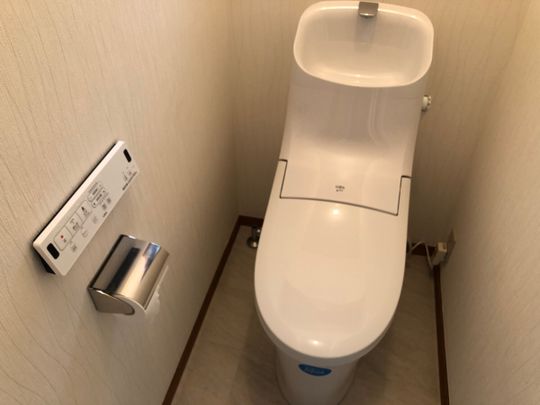 トイレ - 【外国人大歓迎】京王井の頭線「浜田山」カフェ好きさんで繋がるシェアハウス　《全部屋寝具付き》} - ルームシェアルームメイト