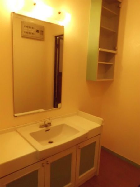 シャワー - カフェみたいな手作りリビング} - ルームシェアルームメイト