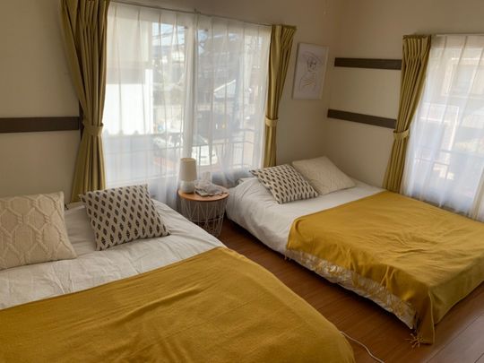 個室 - 国内留学シェアハウス} - ルームシェアルームメイト