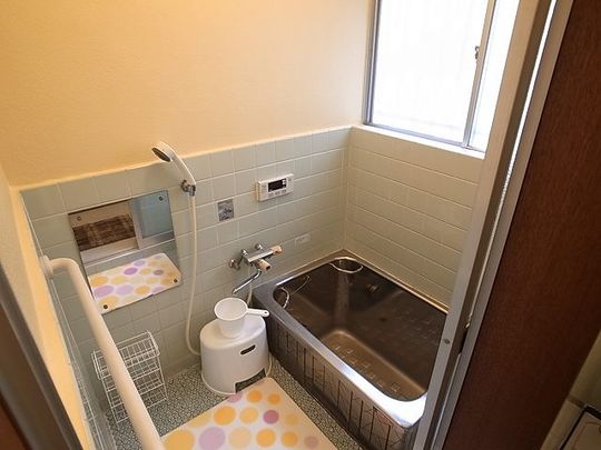 風呂 - 東京駅から2駅の尾久駅徒歩圏　個室3万円台からの女性専用シェアハウス} - ルームシェアルームメイト