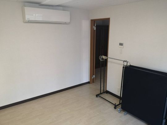 個室 - 住環境抜群！北久里浜駅、衣笠駅平坦！完全個室・女性限定シェアハウス} - ルームシェアルームメイト