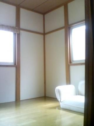 個室 - 世田谷のテラスハウス。駅1分！} - ルームシェアルームメイト