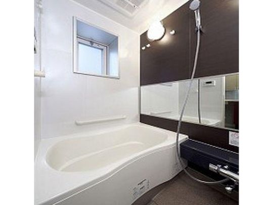 風呂 - 【4500円/駅徒歩2分】六本木デザイナーズタワーマンションの一室をお貸しします} - ルームシェアルームメイト