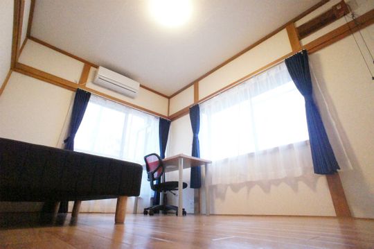 キッチン - 【国産の檜を使用・内装フルリフォーム済み】全室個室・鍵付き／ナチュラルテイストを大切にしている人にはぴったりな女性専用のキレイなシェアハウス} - ルームシェアルームメイト