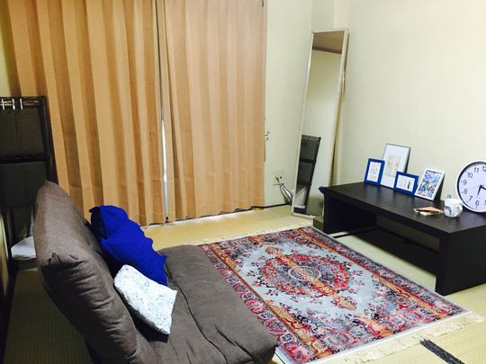 個室 - 日当たりのいい個室、渋谷まで20分} - ルームシェアルームメイト